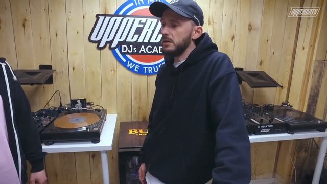UPPERCUTS View - ESKEI83