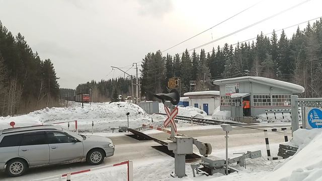 Ж/Д Переезд и ВЛ11-167Б/168Б/168А с грузовым близ.О.П Краснотурьинск смотреть онлайн