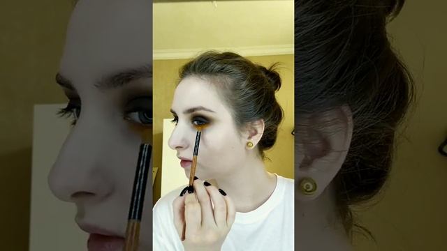 Смоки с акцентом на нижнее веко смотреть онлайн