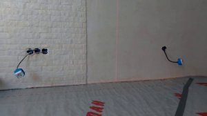 Показываю как работает лазерный уровень Bosch Quigo