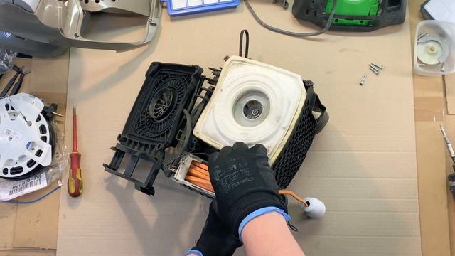Disassembly & Assembly of ERGOSPACE Electrolux Vacuum Cleaner - ZE330G смотреть онлайн