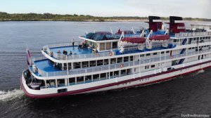 Пассажирский теплоход Сергей Кучкин на Волге