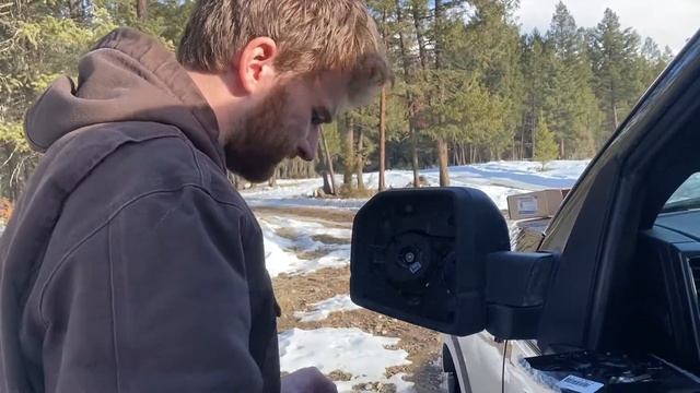 Replacing The Side View Mirror Glass On A 2018 Ford F-150 (2015-2020 Trucks) смотреть онлайн
