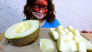 АСМР ИТИНГ Дыня ? ASMR Melon Eating Sounds No Talking Звуки Еды Мукбанг не Болталка