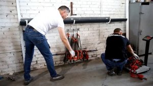 Испытание крюков пластиковой водосточной системы "Дизайн" 135/90