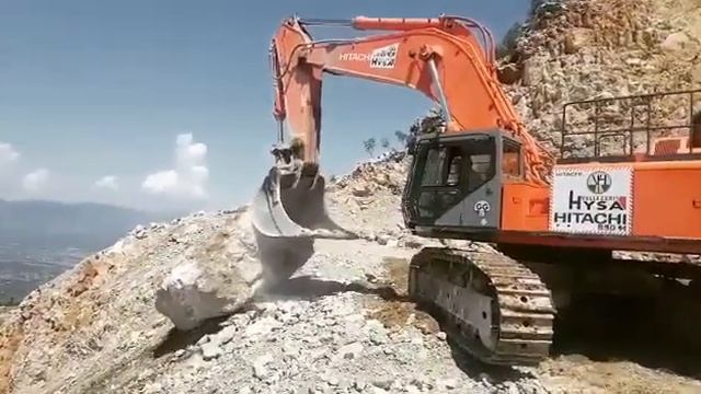 Working on mountain with Heavy Vehicle Hitachi 850 смотреть онлайн