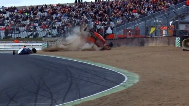 Huge Airbourne Formula Ford crash! смотреть онлайн