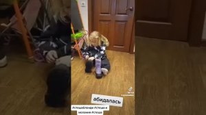 Мелания собралась уйти из дома. Обиделась. Очень смешной ролик. #steshablondie