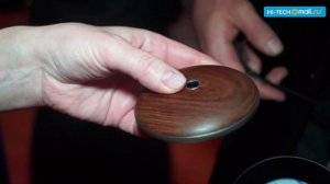 Runcible - уникальный круглый смартфон в деревянном корпусе