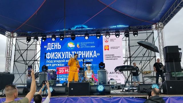 Президент Международной ассоциации бокса Умар Кремлев дарит квартиру спортсменке