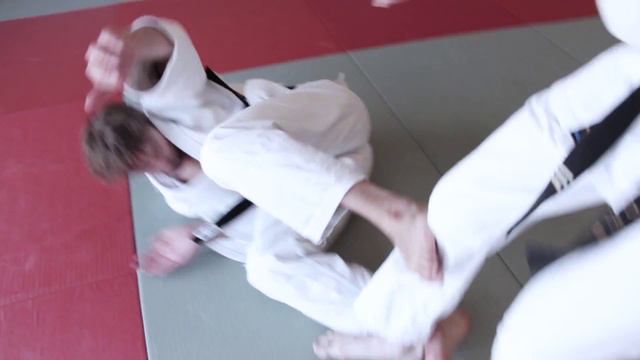 What To Do If They Throw You to the Ground and Want to Kick your Face? - Ground Kani-Basami смотреть онлайн