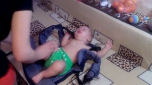 Как легко посадить ребенка в эрго-рюкзак?