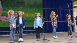 Ансамбль "Конфетти" 6-7 лет. Песня "Семь цветов у радуги"