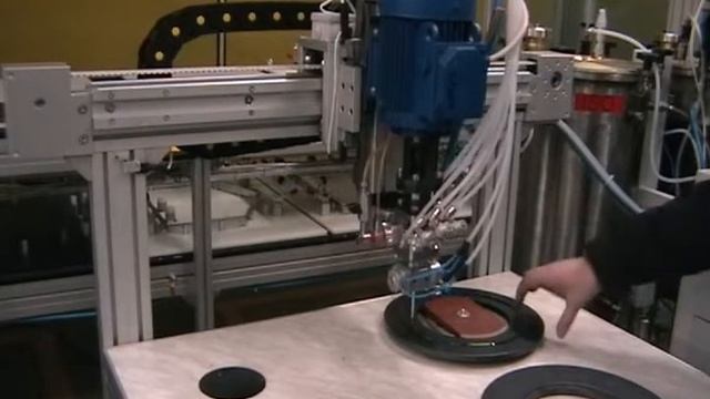 Нанесение кругового вспененного уплотнителя смотреть онлайн