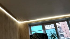 Пример монтажа парящего натяжного потолка в комнате 15 кв.м.