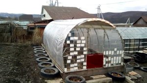 Теплица забор из ПЭТ бутылок. Часть 2.