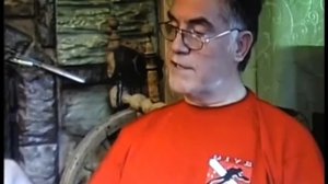 …Служил он в Таллине при Сталине —Теперь лежит заваленный,Нам жаль по-человечески его,,В. Высоцкий