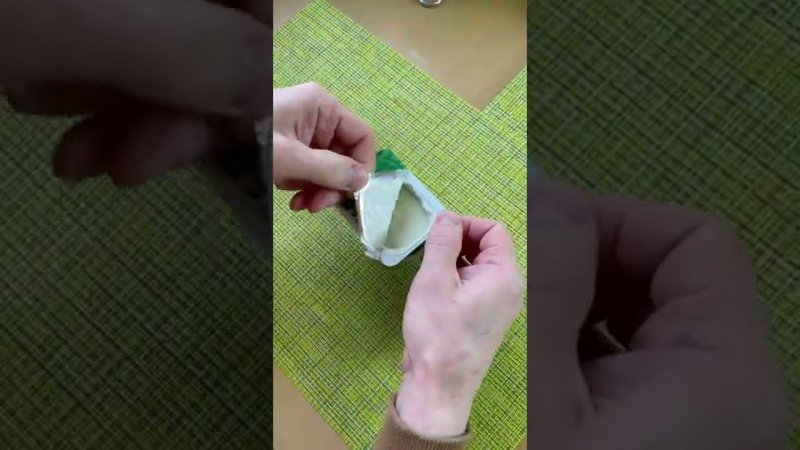 Как можно съесть густой йогурт без ложки | Лайфхаки от Нечетова | nechetoff | ПОДПИШИСЬ ⬇️ #shorts