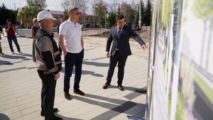 Ишимбайский р-н. Школа № 16. Площадь первооткрывателей. Парк им. А. Матросова. ЗАГС, август 2023 г.