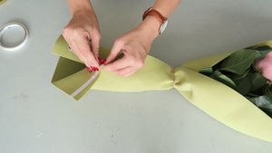 Упаковка букета в фоамиран / вариант упаковки букета