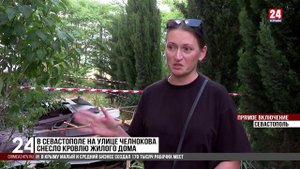 В Севастополе на улице Челнокова с жилого дома снесло крышу