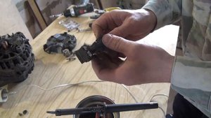 Замена щеток генератора Hyundai Elantra HD (J4) /Replacement of generator brushes Avante J4