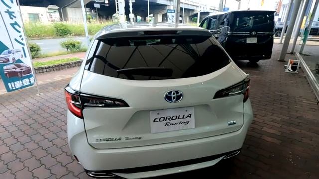 TOYOTA　COROLLA　TOURING　HYBRID　WB　ホワイトパールクリスタルシャイン