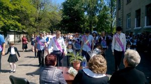 танец 1 и 11 класса на последний звонок
