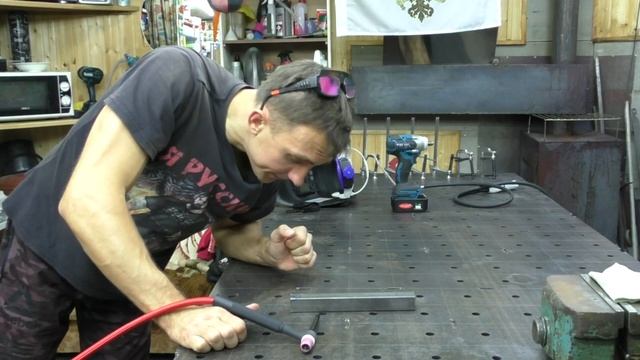 Сварочные очки, или как загореть без солярия смотреть онлайн