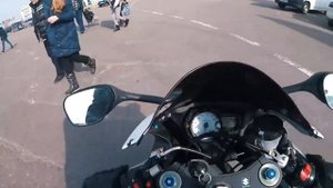 Уход от полиции на мотоцикле. Погоня за спортбайком.