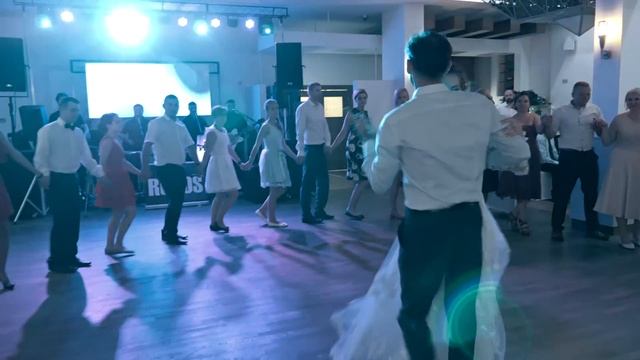 "W perły zmienić deszcz" - Universe (wyk. zespół RODOS). Cudowny taniec córki i taty. ? смотреть онлайн