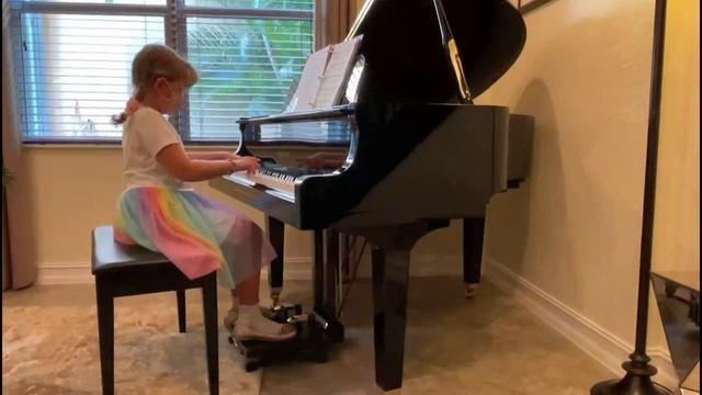 Анютка Тенман. Первое выступление. Cornelius Gurlitt. Etude in D minor. op.82, no 65. смотреть онлайн