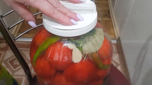 СОЛЕНЫЕ ПОМИДОРЫ,КАК ИЗ БОЧКИ!!НЕ УСПЕВАЮ ДЕЛАТЬ-СЪЕДАЮТСЯ МГНОВЕННО