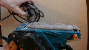 Ленточная шлифмашина Bort BBS 801N видеообзор