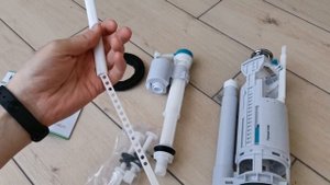 Арматура IDDIS F012400-01K двухуровневая, с нижним подводом воды