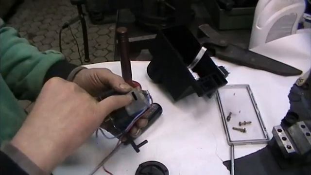 Ремонт компрессора замков АУДИ.mp4 смотреть онлайн