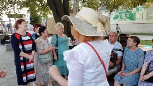 230806 Песня Без вины виноватая, полюбила женатого гармонь парк город Орёл танцы поют жители г Орла