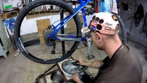 Как очистить цепь велосипеда при помощи цепемойки