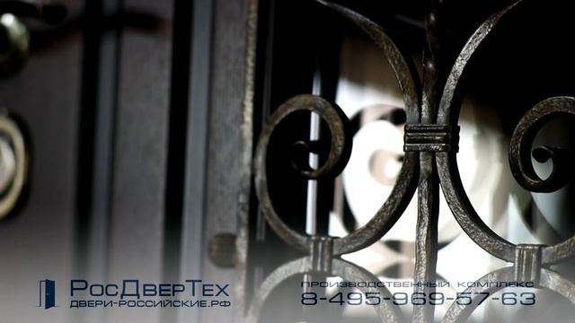 Входная дверь со стеклом и ковкой, отделка шпонированный МДФ от РОСДВЕРТЕХ