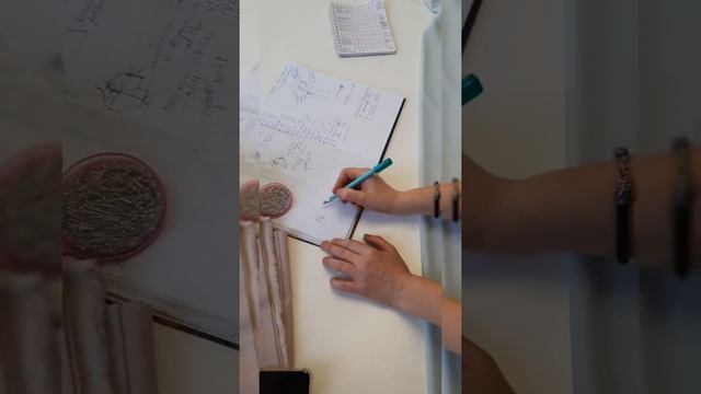 Раскрой на ткани по косой.Принцип раскроя платья комбинации на примере юбки.
КУРСЫ ШИТЬЯ
 TANYA CHE