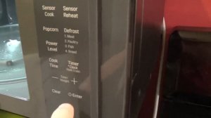 How to Set the Clock on an LG Microwave Oven