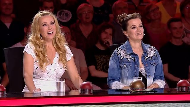 ČESKO SLOVENSKO MÁ TALENT 2019 - Jakub Prachař v kostýme kravy смотреть онлайн