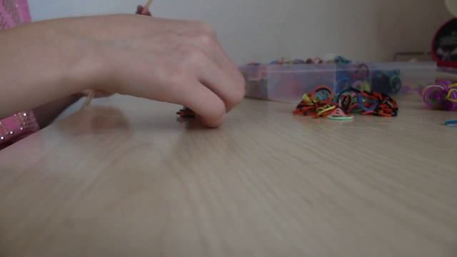 брелок из резинок перо смотреть онлайн