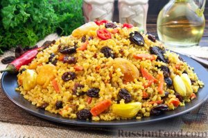 Постный, сытный и яркий!
ПЛОВ ИЗ БУЛГУРА С СУХОФРУКТАМИ