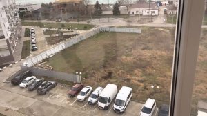 Сняли очень дорогую квартиру в Анапе с видом на море! Дени и Мэни счастливы, а мы расстроены.