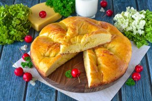 КАК ПРИГОТОВИТЬ ПИРОГ С СЫРОМ ИЗ ДРОЖЖЕВОГО ТЕСТА В ДУХОВКЕ