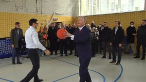 Ринат Ахметов обыграл мэра Мариуполя в баскетбол