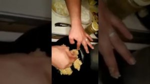 Жарка окуня на сковороде, и его икры.