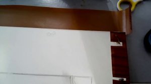 Переклеиваю пленку на боковинах дивана