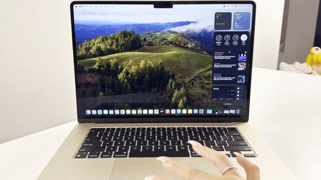 Apple Macbook Air 15 Inch Starlight with M2 Chip!! смотреть онлайн